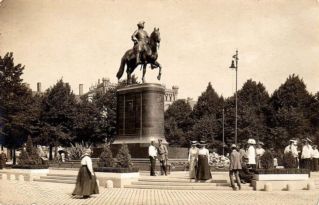Александровский бульвар, памятник Петру Первому
